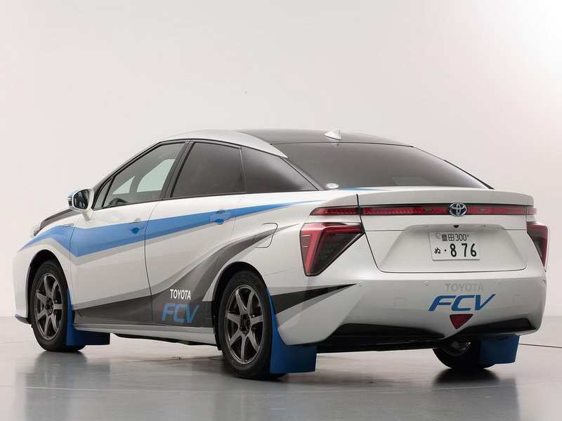 Toyota превратит водородный седан в болид для ралли - ФОТО