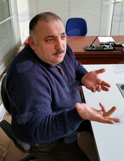 Бахрам Багирзаде в гостях у Day.Az: "Узнав, что я выиграл спор у жены, они скинулись и подарили мне мой первый смартфон" - ИНТЕРВЬЮ - ФОТО