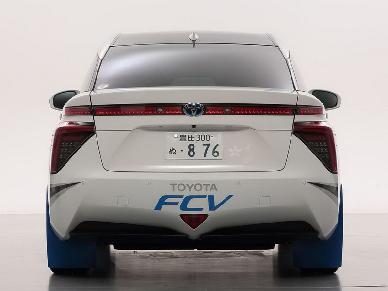 Toyota превратит водородный седан в болид для ралли - ФОТО