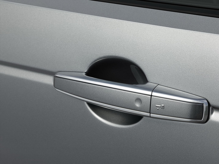 Последняя новинка Land Rover за полгода подорожала на полмиллиона - ФОТО