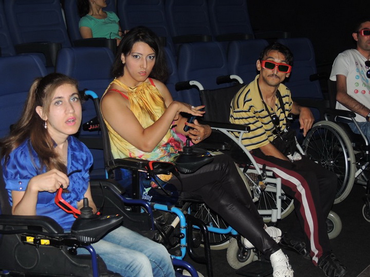 “Art Scarves by MenzerHajiyeva”, художница Нармина Велиева, 28 Cinema и Day.Az устроили для подростков с ограниченными возможностями мастер-класс - ФОТО - ВИДЕО