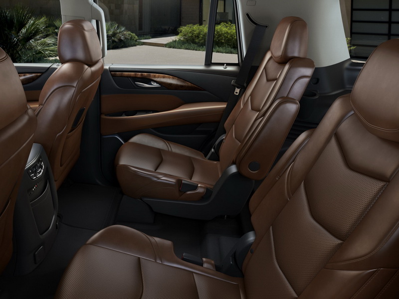 Новый Cadillac Escalade стал внедорожным лимузином - ФОТО