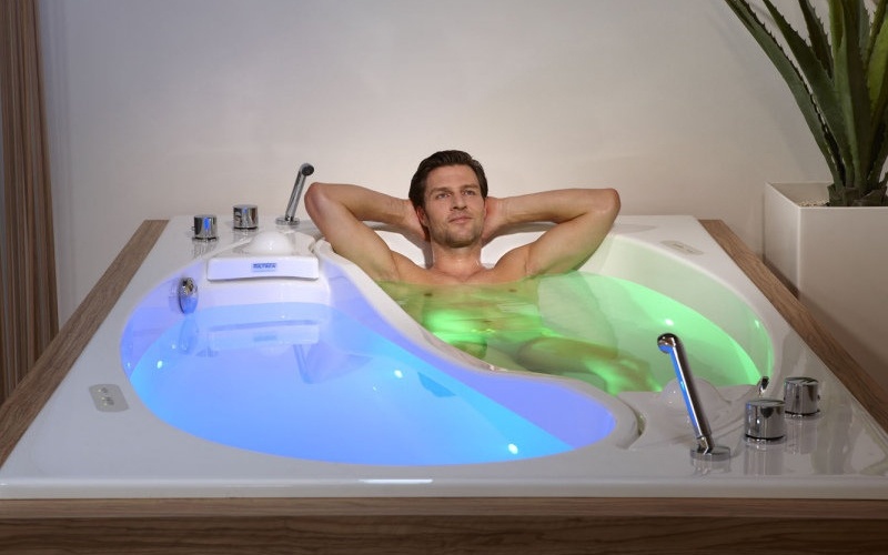 Представлена первая в мире двухместная ванна за $55 тыс - ФОТО