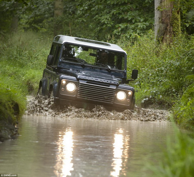 Уникальный Land Rover Defender: машина под стать королям – ФОТО