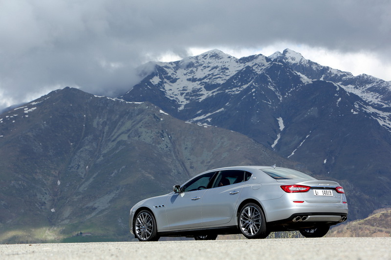 Maserati Quattroporte S преодолевает повороты спокойно и уверенно - ФОТО