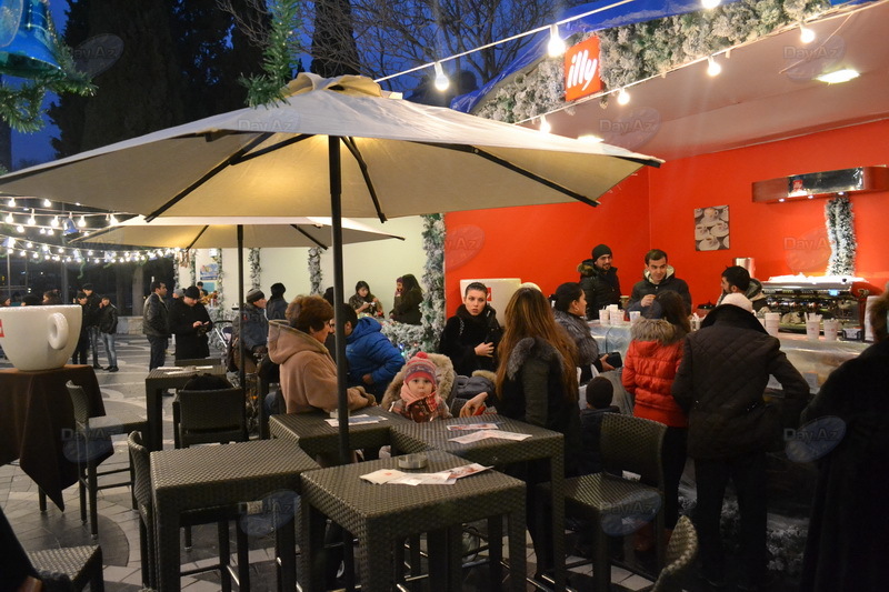 Настоящая сказка: новогодняя ярмарка в центре Баку - РЕПОРТАЖ - ФОТО