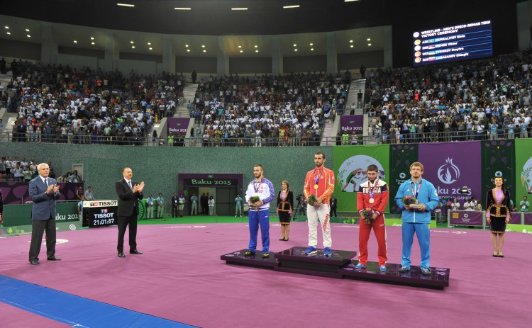 Президент Ильхам Алиев лично наградил азербайджанского борца-победителя Европейских игр - ВИДЕО