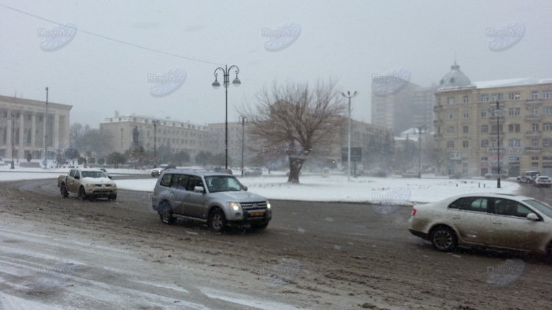 В Баку пошел сильный снег - ОБНОВЛЕНО - ФОТО
