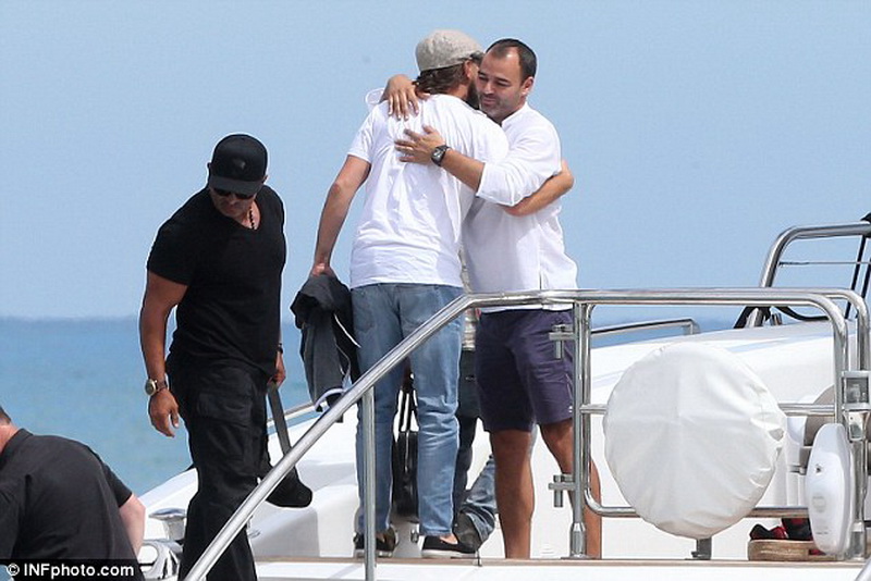 Леонардо ДиКаприо показал свои умения в каратэ на яхте - ФОТО