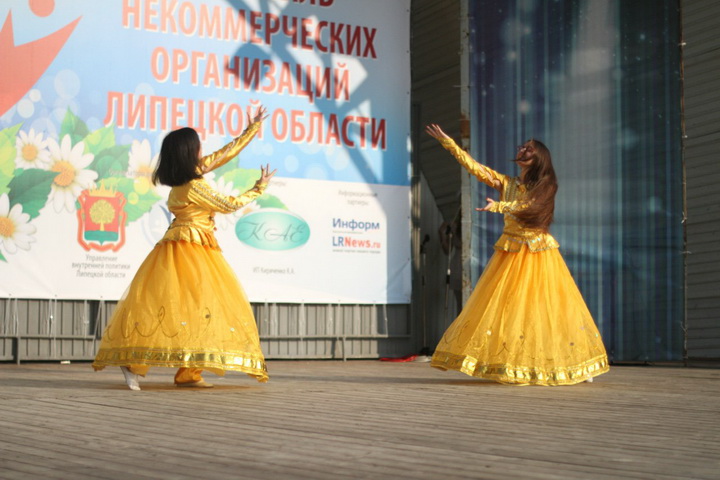 Участники АМОР покорили Липецк азербайджанским танцем - ФОТО