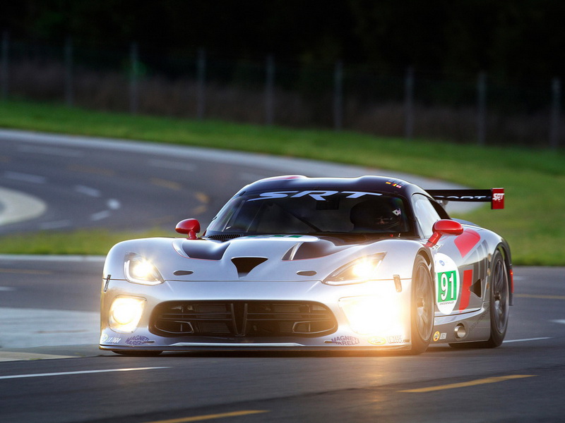 В Нью-Йорке представлено пятое поколение суперкара Viper - ФОТОСЕССИЯ