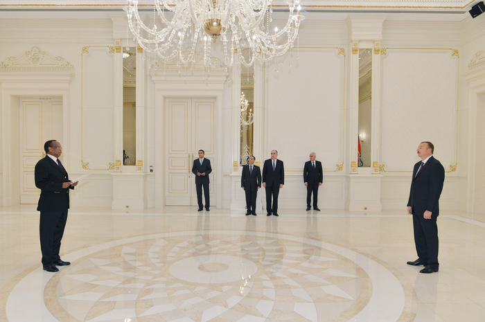 Президент Ильхам Алиев принял верительные грамоты послов ряда стран - ОБНОВЛЕНО - ФОТО