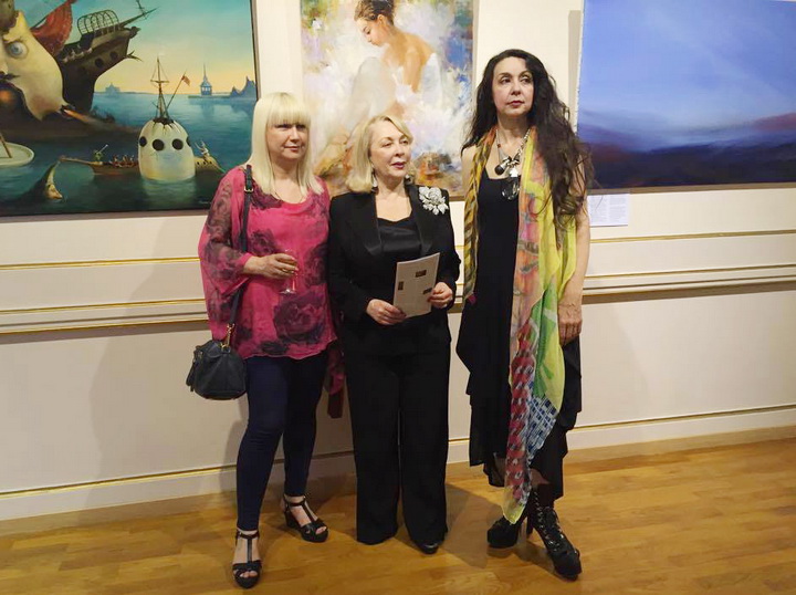 Картина азербайджанской художницы приковала внимание парижан - ФОТО