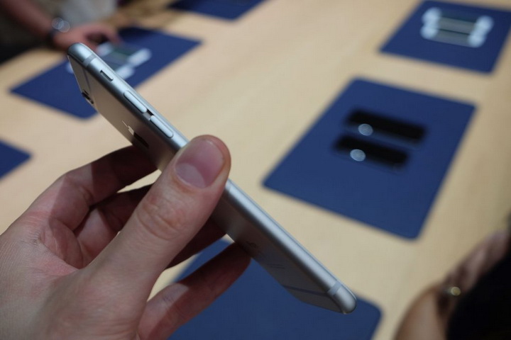 Apple представила два новых iPhone - ФОТО