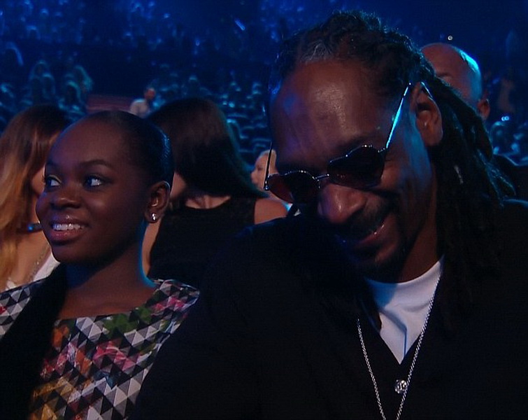 Конфузы, яркие шоу и победители церемонии MTV - ФОТО