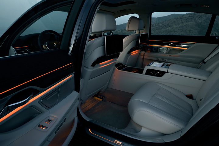 Новый BMW 7-Series представлен официально: все подробности о новинке - ФОТО