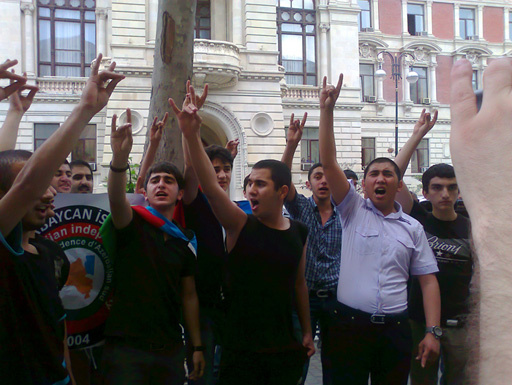 Перед посольством Ирана в Баку прошла акция протеста - ФОТО