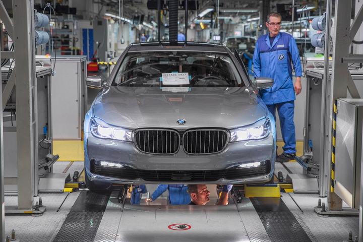 Новый BMW 7-Series представлен официально: все подробности о новинке - ФОТО