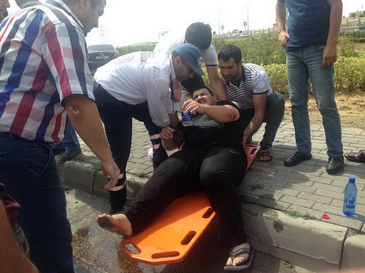 İki maşın toqquşdu: ata ilə oğul yaralndı - FOTO