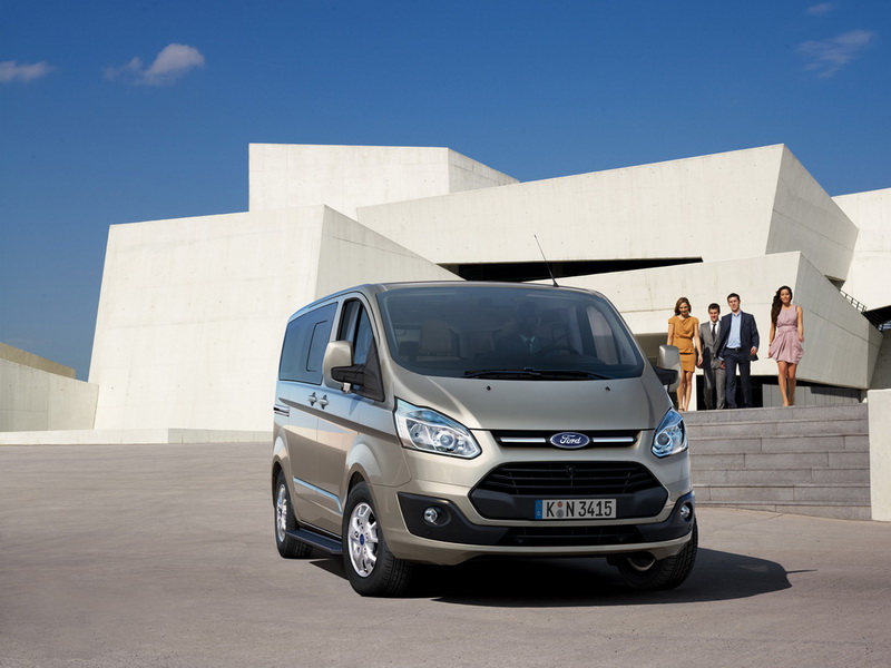 Ford покажет новый семейный фургон - ФОТОСЕССИЯ