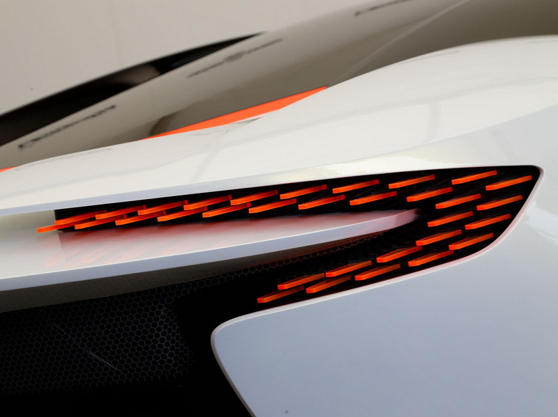 Aston Martin снарядил виртуальный прототип 800-сильным мотором - ФОТО