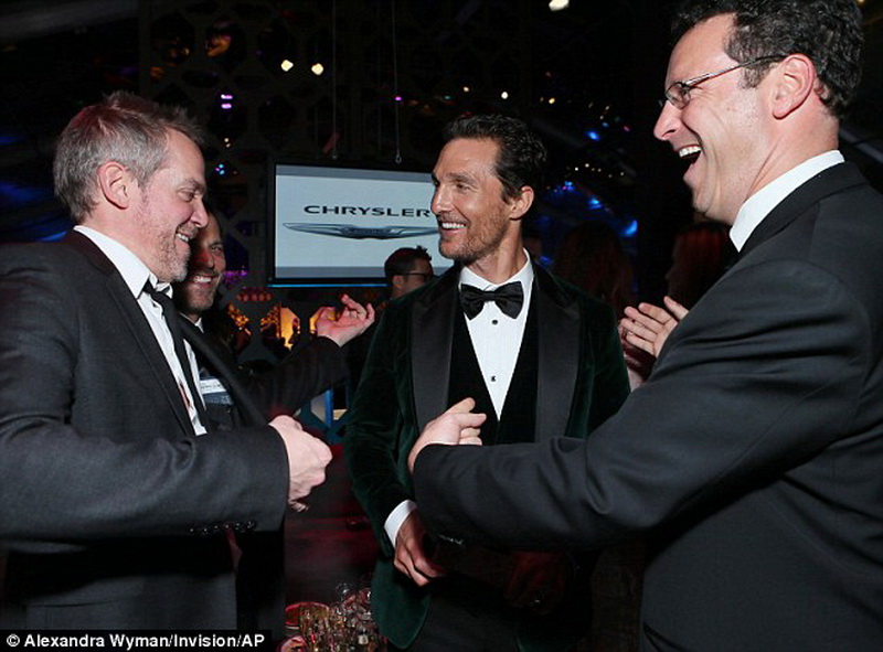 Леди Гага нарядилась в "золотое" платье – ФОТО