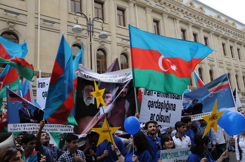 Перед посольством Ирана в Баку прошла акция протеста - ОБНОВЛЕНО - ФОТО