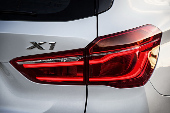 BMW официально представила новое поколение X1 - ФОТО