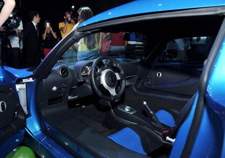 В Баку впервые в Европе презентован спортивный автомобиль Detroit Electric SP:01 - ФОТО - ВИДЕО