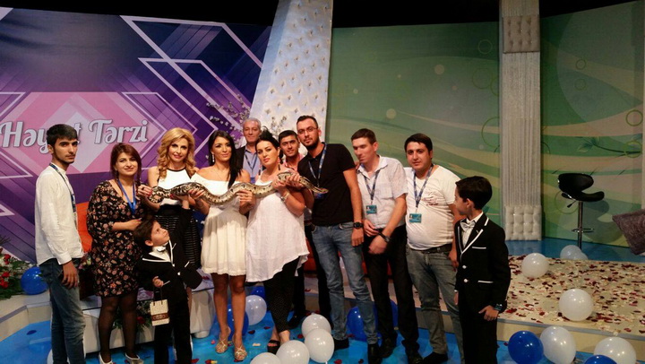 Ламие Алекпергызы подарили живого питона, но она... - ФОТО