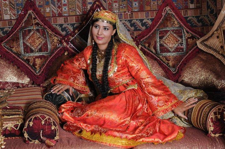 Азербайджанская актриса стала свекровью и призраком - ФОТО