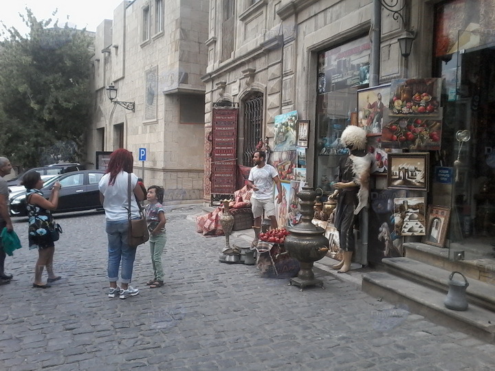 Что покупают в Баку иностранные туристы?