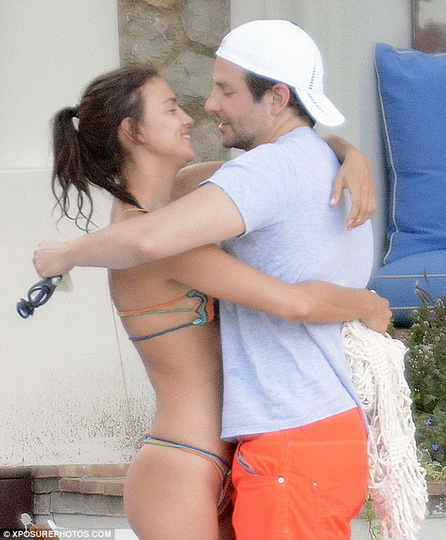 Папарацци поймали страстно целующихся Ирину Шейк и Брэдли Купера - ФОТО