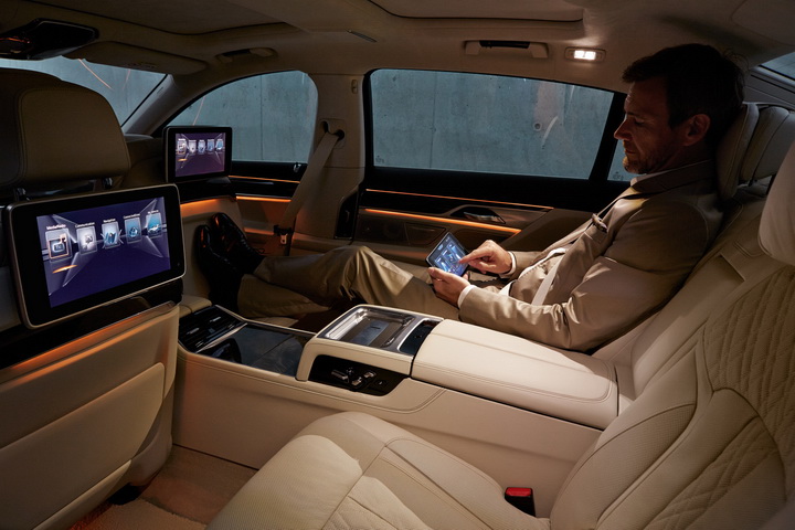 Новый BMW 7-Series представлен официально: все подробности о новинке - ФОТО