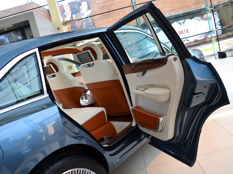 Новое имя для внедорожника Bentley нашли на Канарских островах - ФОТО