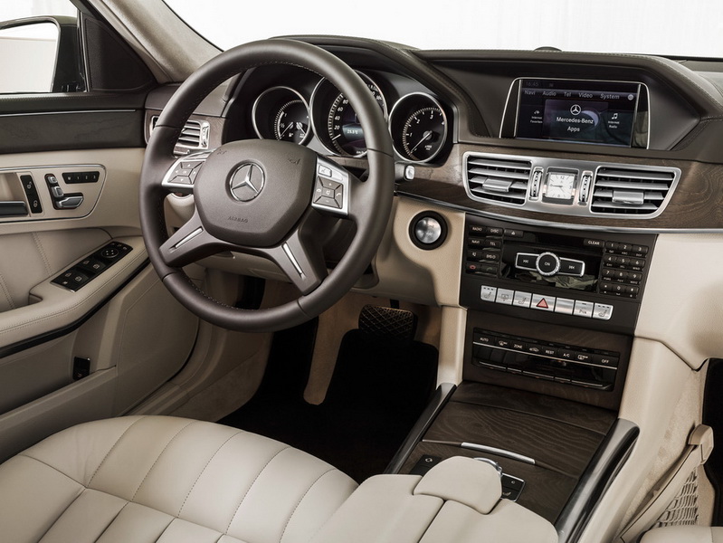 Обновленный Mercedes E-class появится в продаже весной 2013 года - ФОТО