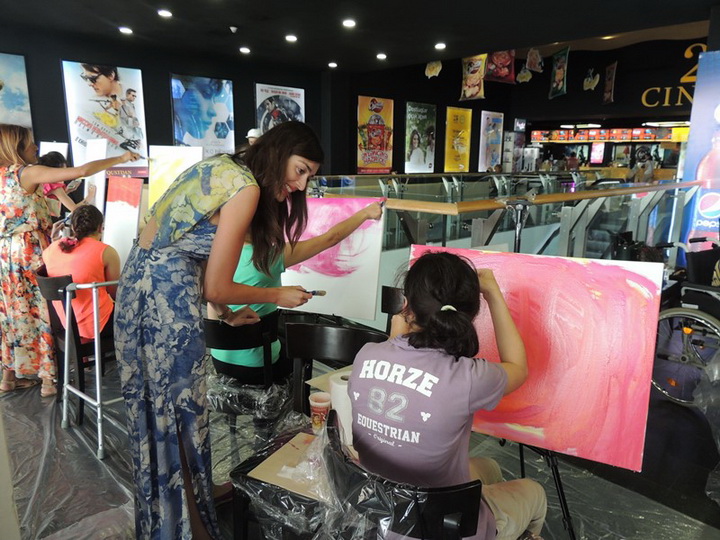 “Art Scarves by MenzerHajiyeva”, художница Нармина Велиева, 28 Cinema и Day.Az устроили для подростков с ограниченными возможностями мастер-класс - ФОТО - ВИДЕО
