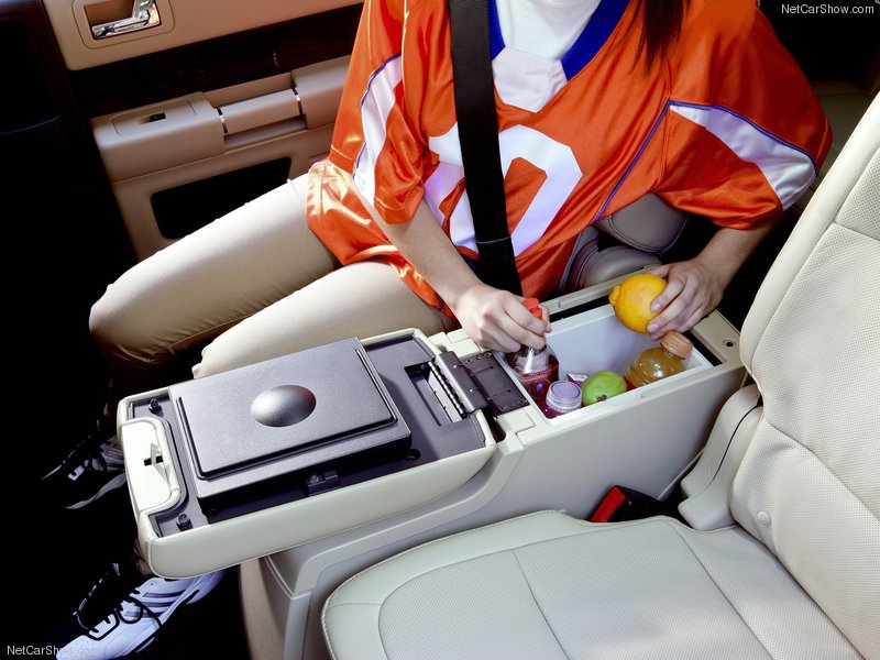 Новый семиместный внедорожник Ford Flex 2013 года - ФОТОСЕССИЯ