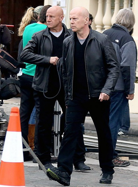 Все, что остается за кадром: знаменитости и их дублеры - ФОТО