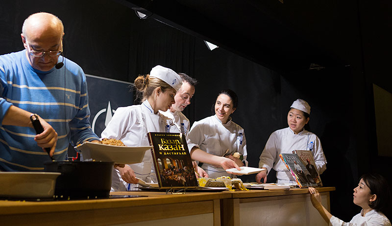 Книга об азербайджанской кухне признана лучшей в номинации "Национальная кухня" - ФОТО
