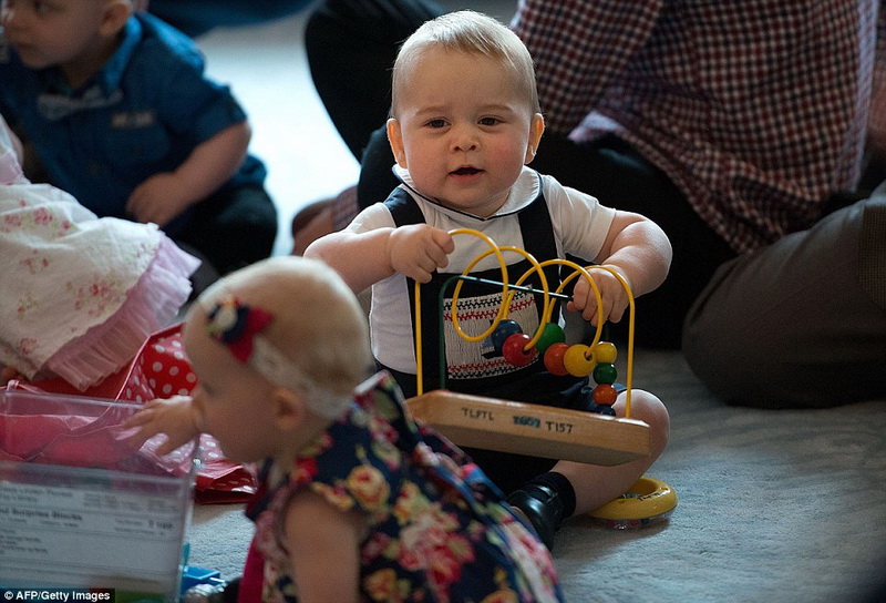 Маленький принц Джордж покорил всех в Новой Зеландии - ФОТО