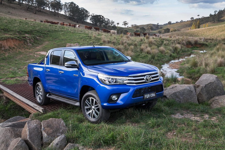 Toyota представила новое поколение "неубиваемого" пикапа - ФОТО