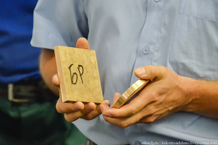 Как делают медали для чемпионов - ФОТОСЕССИЯ