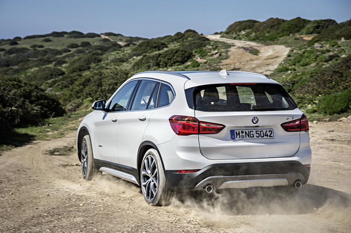 BMW официально представила новое поколение X1 - ФОТО