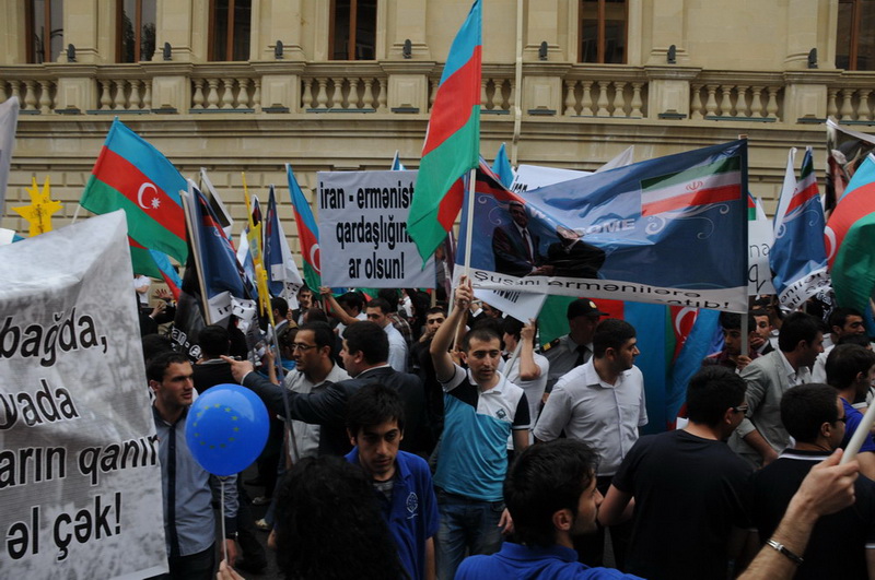 Перед посольством Ирана в Баку прошла акция протеста - ОБНОВЛЕНО - ФОТО