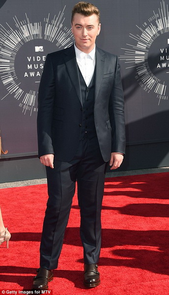 ДжейЛо, Бейонсе и все звезды на красной дорожке MTV - ФОТО