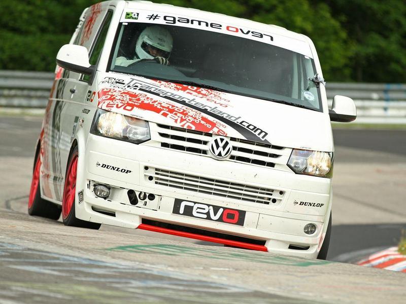 VW Transporter превратили в гоночный болид - ФОТО