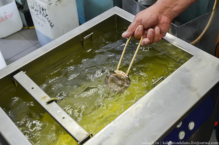 Как делают медали для чемпионов - ФОТОСЕССИЯ