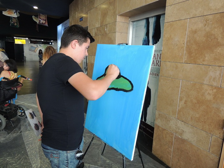 “Art Scarves by MenzerHajiyeva”, художница Нармина Велиева, 28 Cinema и Day.Az устроили для подростков с ограниченными возможностями мастер-класс - ФОТО - ВИДЕО