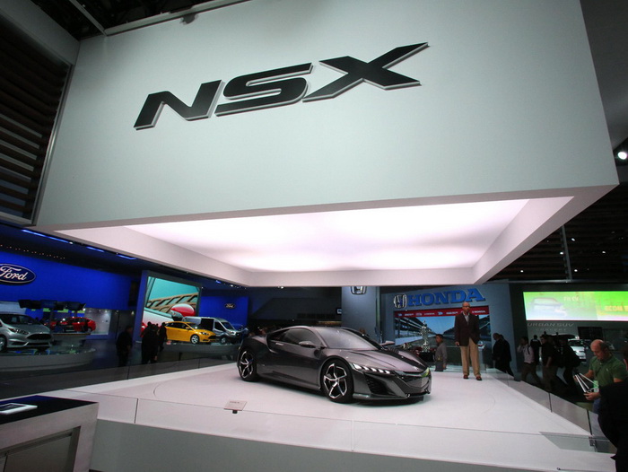 Acura показала предсерийный кроссовер и обновленный суперкар NSX - ФОТО